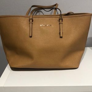Authentic Michael Kors Jet Set Large Tote 👜